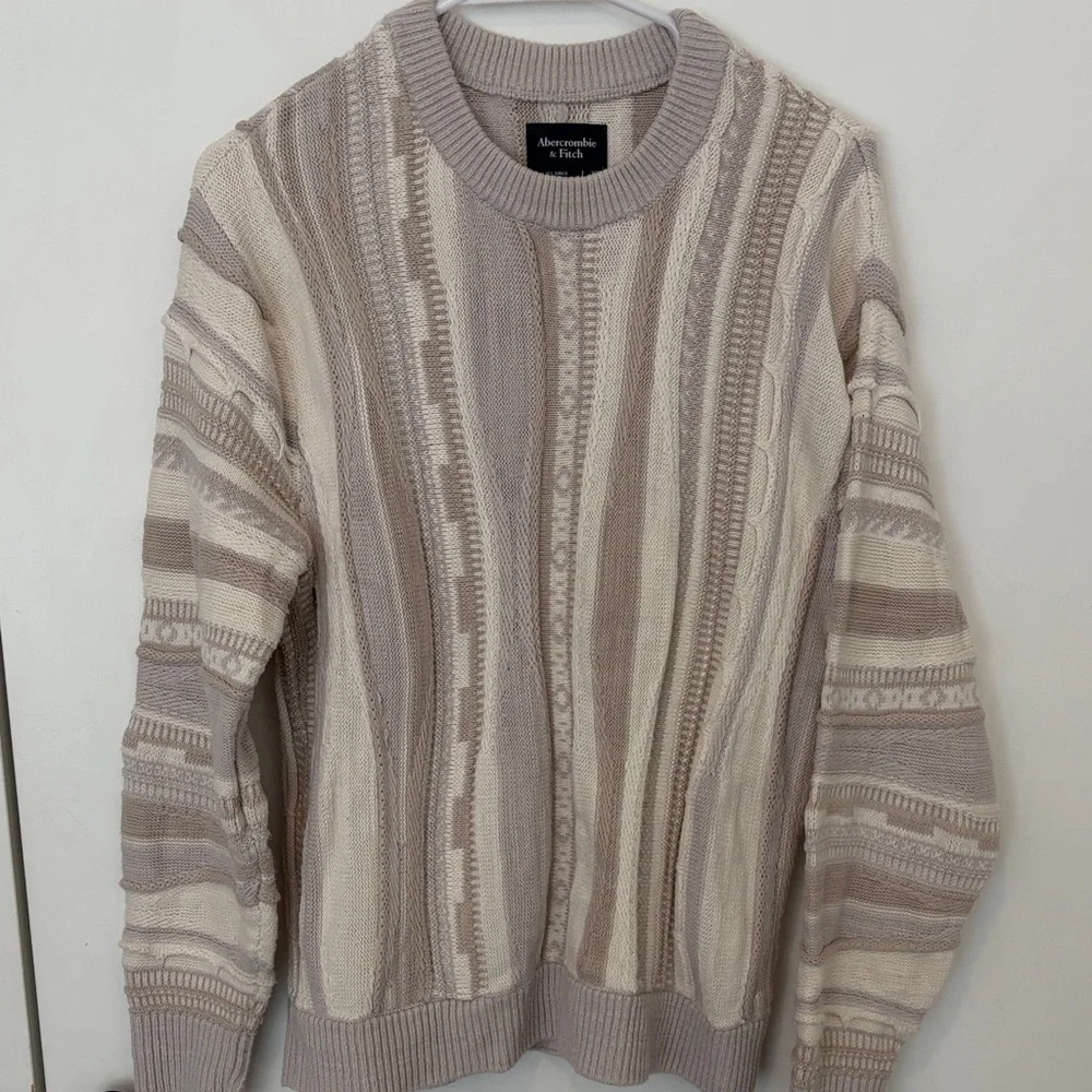 Abercrombie Men's Cream and Tan Sweater